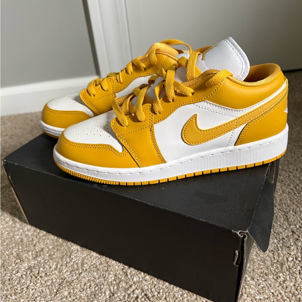 Nike Low-Top Sneakers - Pollen